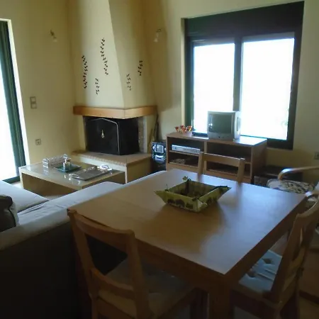 ορεινή μονοκατοικία στα χαλκιάνικα - ζαρούχλα - λίμνη τσιβλού