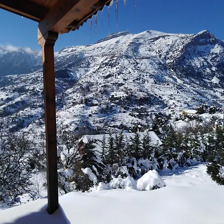 ορεινή μονοκατοικία στα χαλκιάνικα - ζαρούχλα - λίμνη τσιβλού *